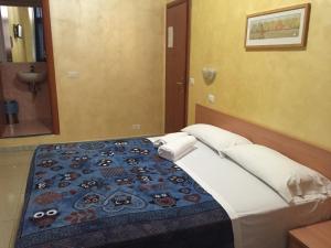 Ένα ή περισσότερα κρεβάτια σε δωμάτιο στο Hotel Tokyo