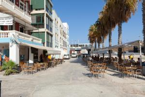 Gallery image of BZB50- SEAFRONT Townhouse - Pretty Bay in Birżebbuġa