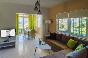 TV a/nebo společenská místnost v ubytování Monte Mare Rhodes