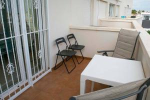 Balkón alebo terasa v ubytovaní 2 Bed Penthouse with large solarium and sea views