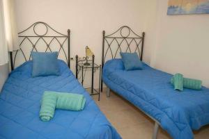 Posteľ alebo postele v izbe v ubytovaní 2 Bed Penthouse with large solarium and sea views