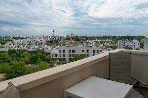 Balkón alebo terasa v ubytovaní 2 Bed Penthouse with large solarium and sea views