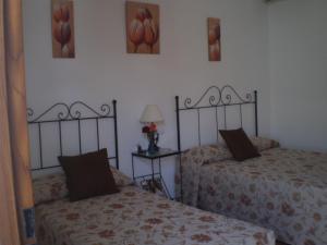 Postel nebo postele na pokoji v ubytování Hostal El Canario