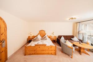 Area soggiorno di MONS suites wine passion