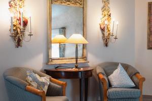Area soggiorno di MONS suites wine passion