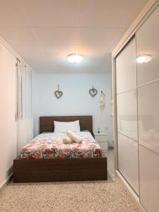 a bedroom with a bed and a walk in shower at cheap rooms in Valencia