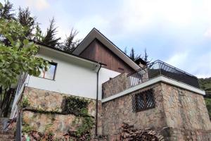 Budova, v ktorej sa dovolenkový dom nachádza