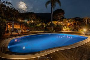 A piscina em ou perto de Sol-lua Bangalo com uso exclusivo da piscina