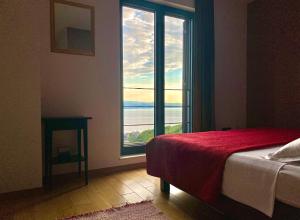 Postel nebo postele na pokoji v ubytování Villa FORTE-Exclusive location with fantastic seaview & infinity pool - up to 8 Pax
