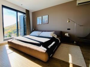 Postel nebo postele na pokoji v ubytování Villa FORTE-Exclusive location with fantastic seaview & infinity pool - up to 8 Pax