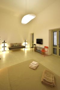 a large living room with a couch and a tv at Casa Argento in Sciacca