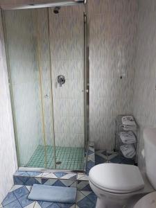 Ванна кімната в Flossie B&B