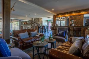 a living room filled with furniture and a large window at Mountain Meadows Lodge in Killington
