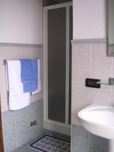 Koupelna v ubytování CerrutiHotel + 25 fotografií