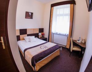 Postel nebo postele na pokoji v ubytování Boutique Hotel's I Milionowa