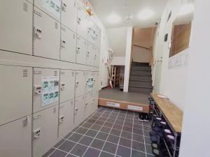 a room with lockers and a room with a bed at YUYU-Yo-3 --Self Check-in -- Room Number & Password is in the following email in Tokyo