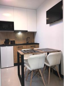 Kuchyň nebo kuchyňský kout v ubytování Apartamenty Chata u Rybaka