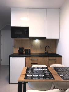 Kuchyň nebo kuchyňský kout v ubytování Apartamenty Chata u Rybaka