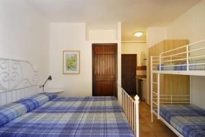 Un pat sau paturi într-o cameră la Camping Village Capo D'Orso