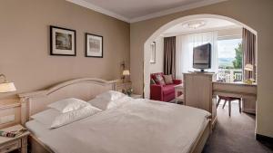 Ein Bett oder Betten in einem Zimmer der Unterkunft Hotel Almesberger
