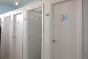 Un baño de Albergue Santa Olaia