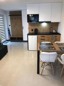 Kuchyň nebo kuchyňský kout v ubytování Apartamenty Chata u Rybaka