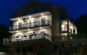 Uma varanda ou terraço em Java apartments - S & J