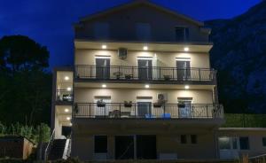 O edifício em que o apartamento se localiza