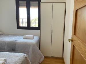A bed or beds in a room at Casa Vacacional Alcazabilla