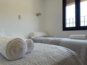 A bed or beds in a room at Casa Vacacional Alcazabilla