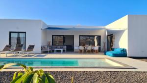 Bazén v ubytování Villa Valentina, Piscine chauffée et Sérénité nebo v jeho okolí