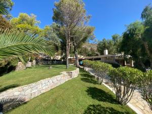 Vonkajšia záhrada v ubytovaní Luxury villa with stunning panoramic sea view