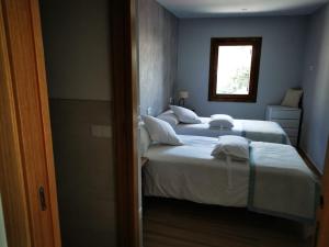En eller flere senger på et rom på La Borda de Jaime