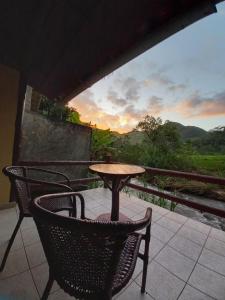 a table and chairs on a balcony with a view at Repousada Sana in Sana