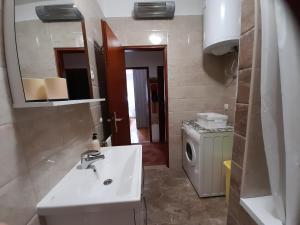 Gallery image of HOUSE-APARTMENTS ELA -MIRCA- FAMILY HOLIDAY in Mirce