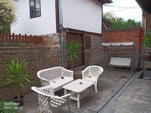 Patio nebo venkovní prostory v ubytování Guest House Strumena