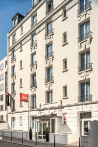 a rendering of the front of the hotel at ibis Paris Boulogne Billancourt in Boulogne-Billancourt