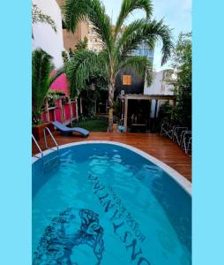 einen Swimmingpool im Hotel in der Unterkunft Bucanaan hostel boutique in Cordoba