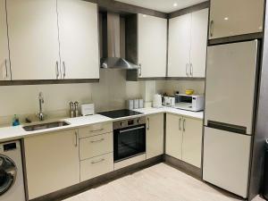 Salt Hill Eton Windsor Heathrow 2 Bed 1 Bath FREE Parking