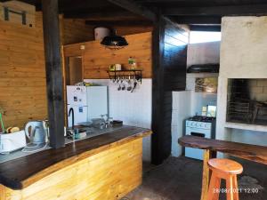 a kitchen with a counter and a refrigerator at Mozitas 33 in Barra del Chuy