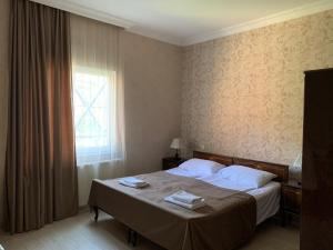 A bed or beds in a room at Hotel Red Bridge