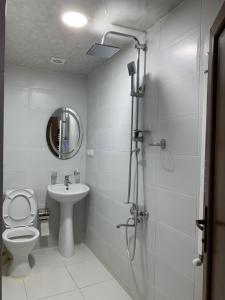 A bathroom at Hotel Red Bridge
