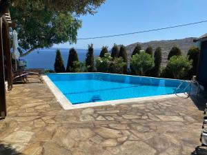 Bazén v ubytovaní Luxury villa with stunning panoramic sea view alebo v jeho blízkosti