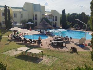 The swimming pool at or close to Helena Stúdió Apartman