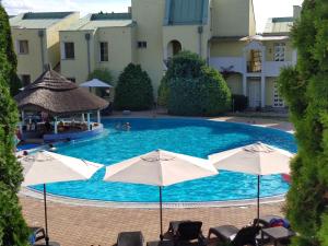 The swimming pool at or close to Helena Stúdió Apartman
