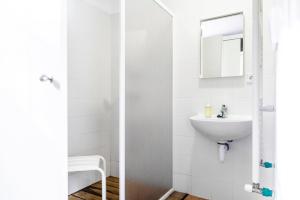 Ένα μπάνιο στο Albergue Tejadillos +115 φωτογραφίες