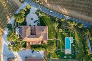Bazén v ubytovaní Villa Svetoni Wine Resort alebo v jeho blízkosti
