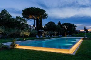 Bazén v ubytovaní Villa Svetoni Wine Resort alebo v jeho blízkosti