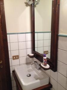 a bathroom with a sink and a mirror at Toscana Relax Gambassi Terme in Gambassi Terme