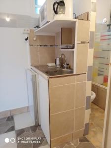 Kuchyň nebo kuchyňský kout v ubytování Charmant studio dans le sud, idéal pour un couple